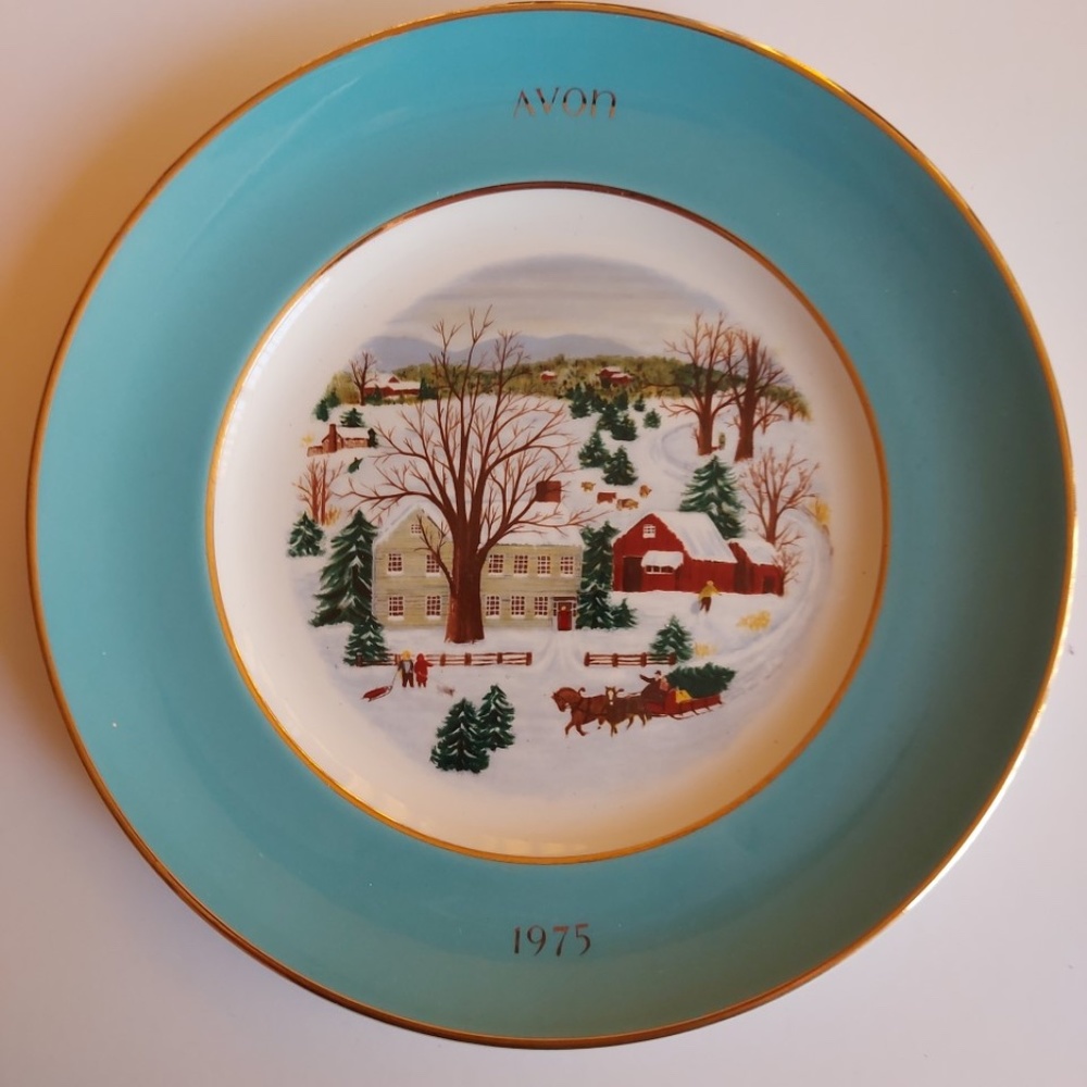 1975 Vintage Collectable Decorative Avon Christmas Plate